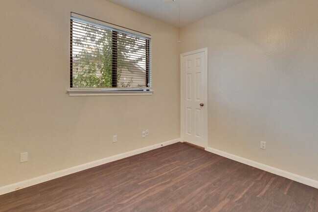 Building Photo - 1706 Pheasant Roost