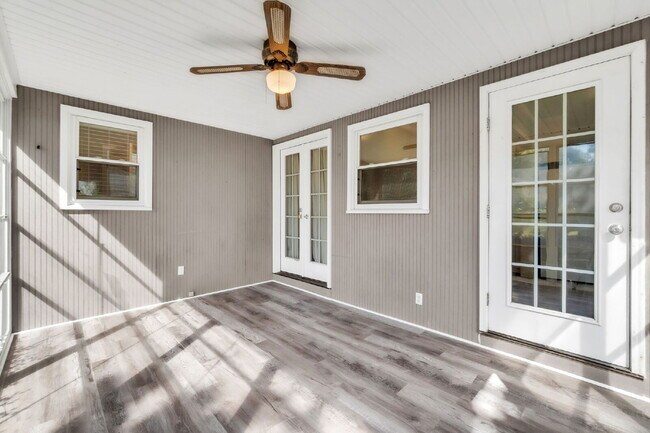 Building Photo - Stylish 3 Bedroom, 2 Bath Ranch with Bright Sunroom and Modern Comforts