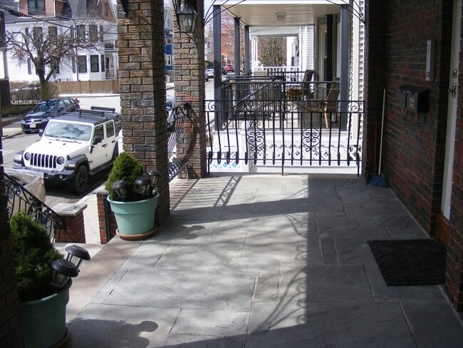 Building Photo - 53 Marshall St