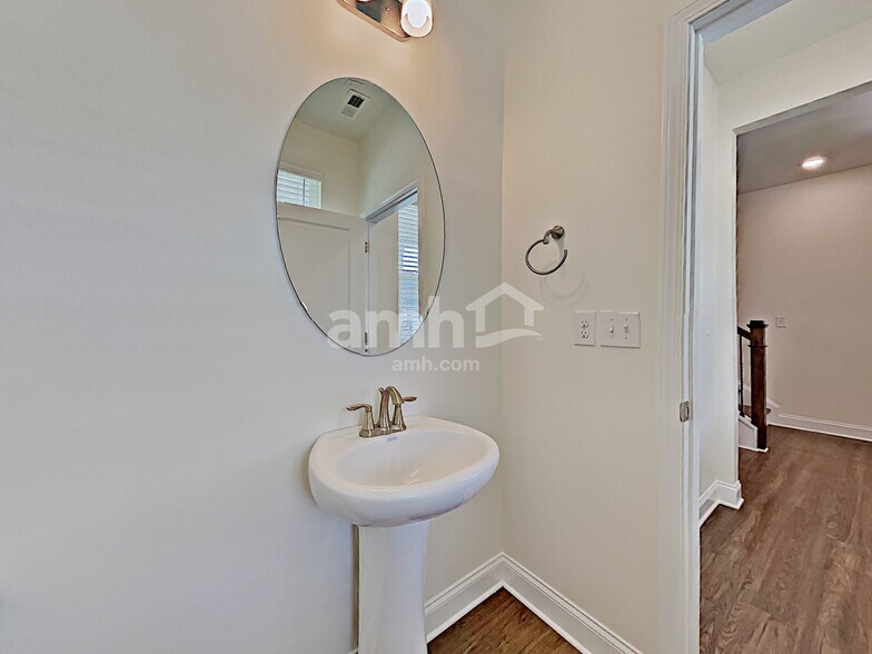 Building Photo - 106 Samara Ln