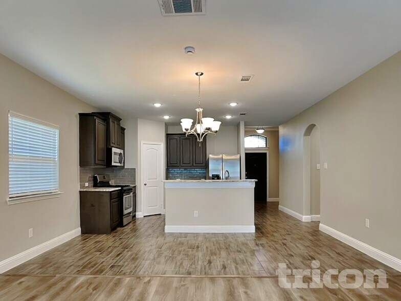 Building Photo - 7712 Cottonwood Dr