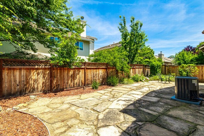 Building Photo - Stunning 2 Story, 3-Bed Home in Folsom’s Desirable Gated Community!