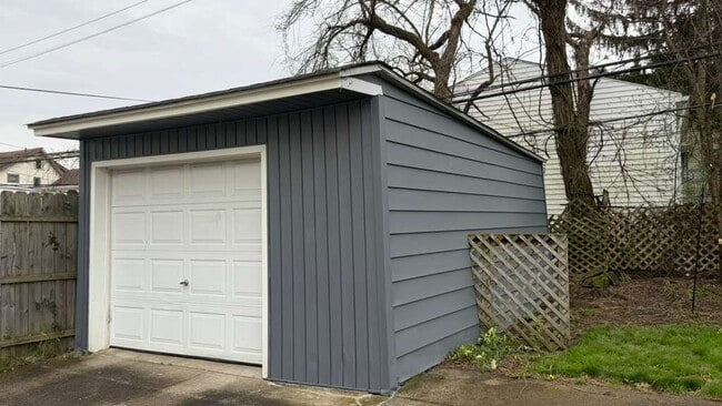 Building Photo - 10006 Plymouth Ave