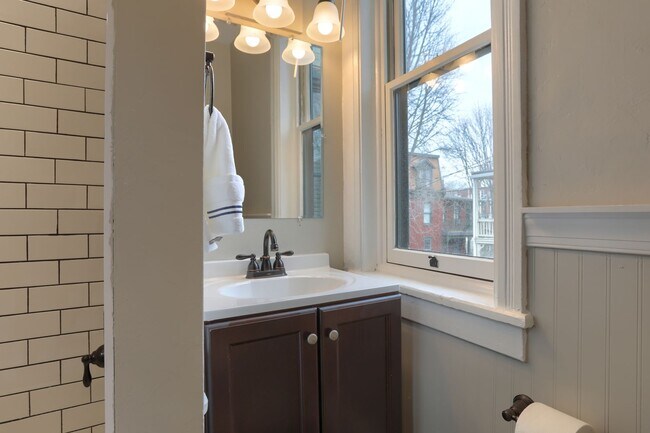 Building Photo - 206 Reily St