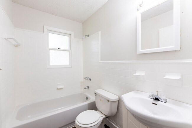 Building Photo - 3BR/1BA Home For Rent in Willow Creek Subdivision