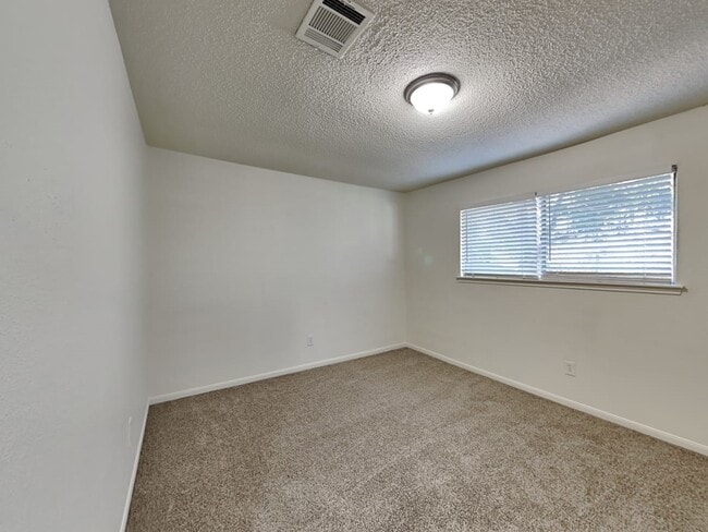 Building Photo - 3822 Stillview Dr