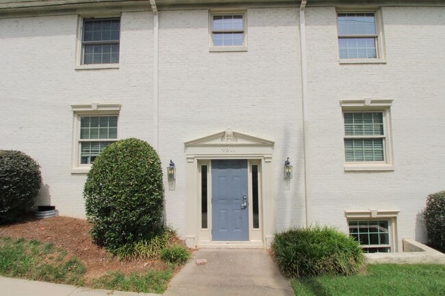 Building Photo - 2 Bedroom Condo on Park Road!