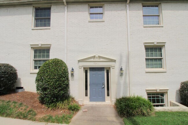 Building Photo - (Coming Soon) 2 Bedroom Condo on Park Road!