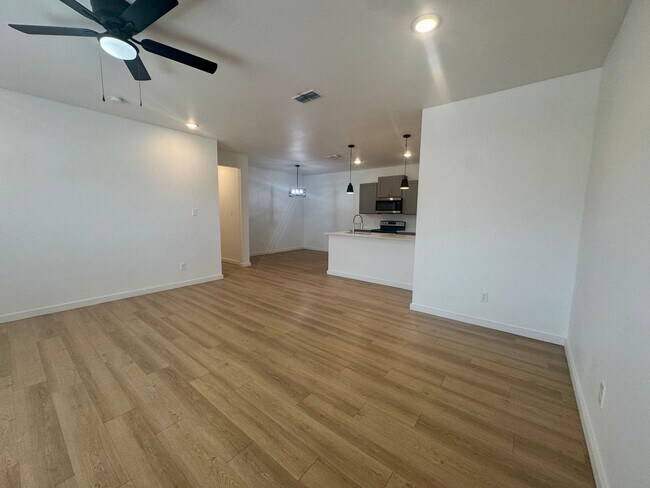 Building Photo - Spacious 3-Bedroom Duplex Near Texas Tech