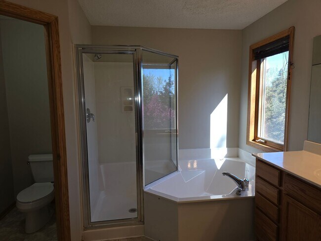 Building Photo - 22 Springbrook Bay