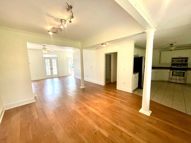 Building Photo - 3/2 Available for Rent in Oak Grove Subdiv...