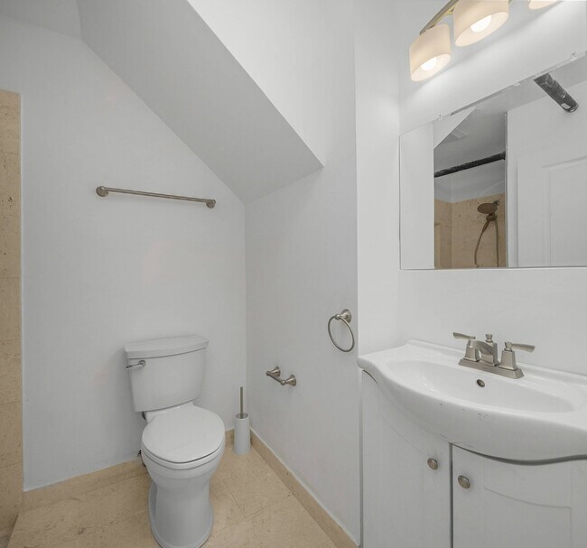 Building Photo - 354 Bowery-SI ID1035000P