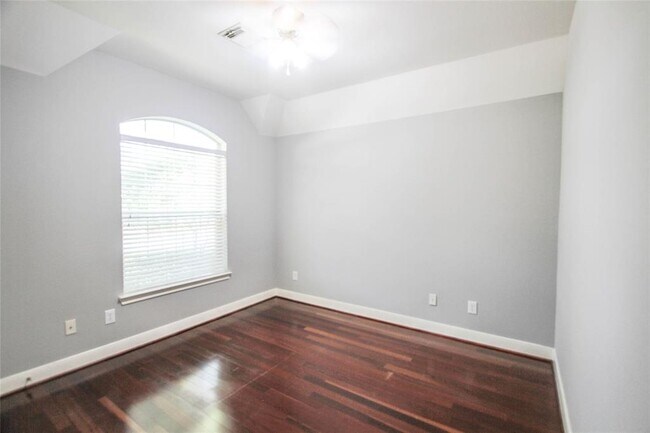 Building Photo - 6006 Briar Hill Ct