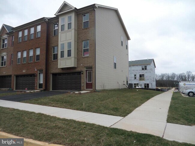 Building Photo - 6634 Bartrams Forest Ln