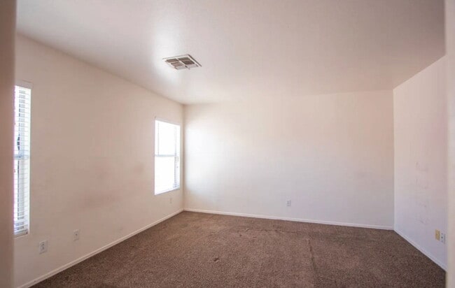 Building Photo - 13002 W Paradise Dr