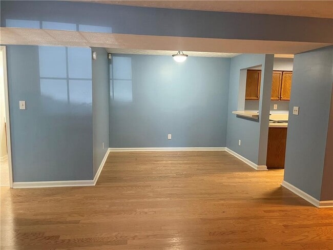 Building Photo - 4161 Riverlook Pkwy SE