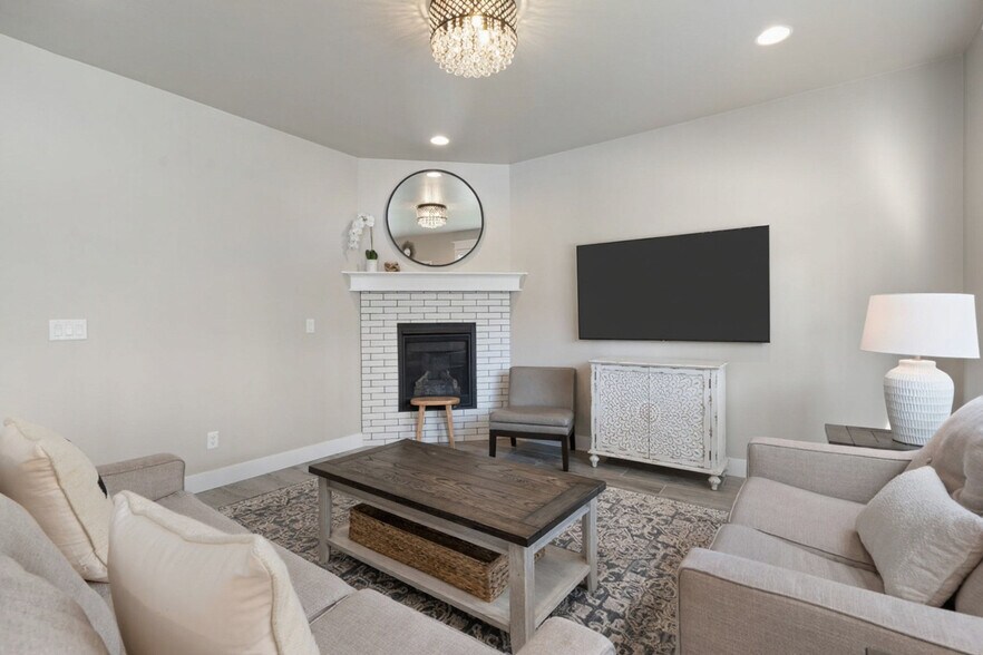 Building Photo - 2841 W Alamo Dr
