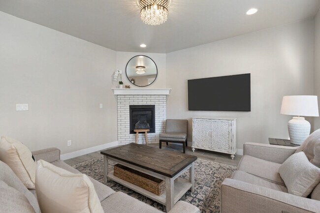 Building Photo - 2841 W Alamo Dr