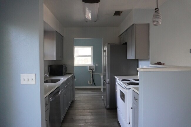 Building Photo - Andelijno Duplex Home