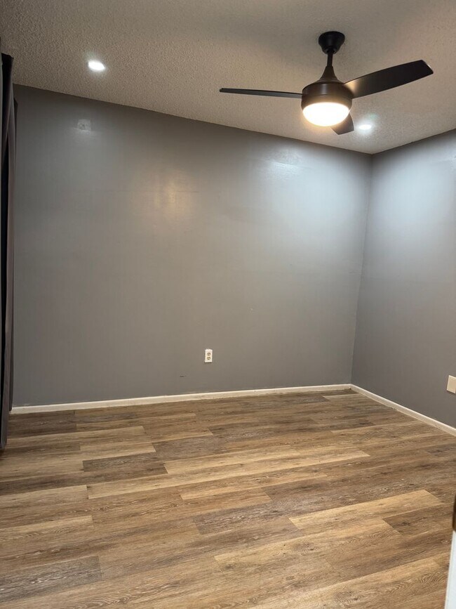 Building Photo - Spacious 2-Bedroom, 2-Bath Condo in Guard-...