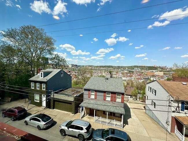 Building Photo - 138 Pius St