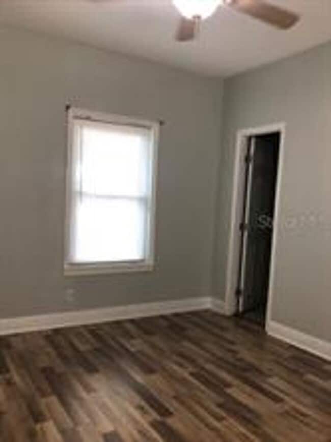 Building Photo - 2 Bedroom / 2 Bath Bungalow in Sanford's Historic District!