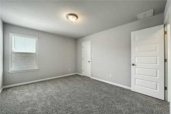 Building Photo - 2924 Sage Ranch Dr
