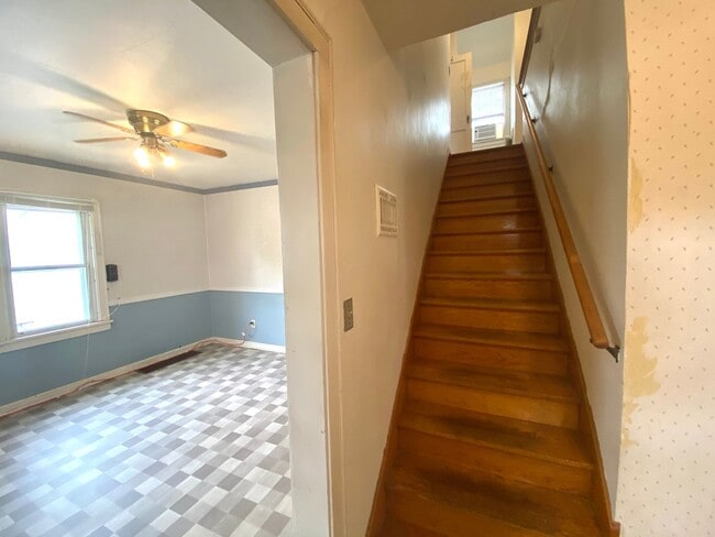 Building Photo - 5 bed 1.5 Bath Single Family Home! Near NDSU!