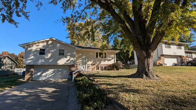 Building Photo - 3-bed home in Lewis Central school district