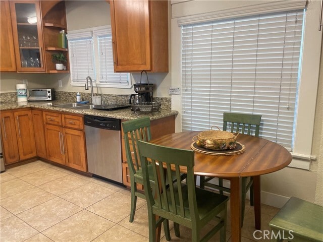 Building Photo - 596 E Arrow Hwy