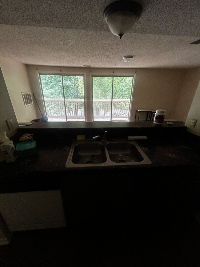 Building Photo - Freshly Renovated 3BR Condo Steps from UNC...