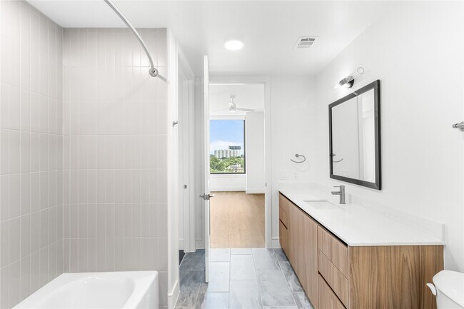 Building Photo - 2311 Westheimer Rd