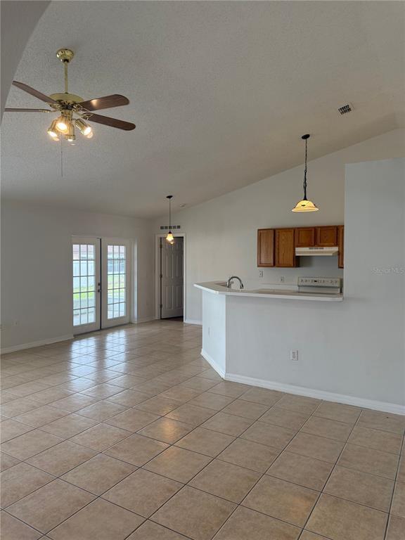 Building Photo - 405 Francisco Way