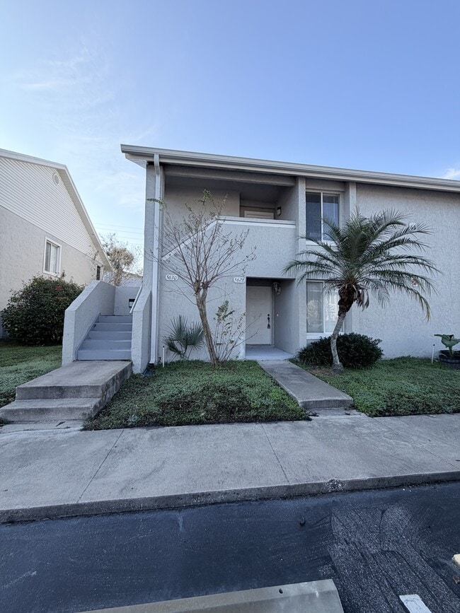 Primary Photo - 5628 Blue Shadows Ct