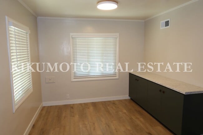 Building Photo - 2 bedrooms, 1 bath, Large 2 car garage & carport