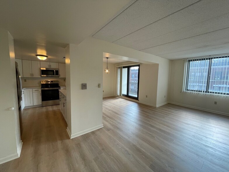 Building Photo - 85 Brainerd Rd