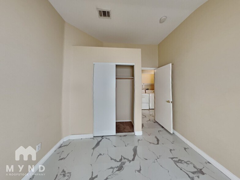 Building Photo - 7599 W Diablo Dr