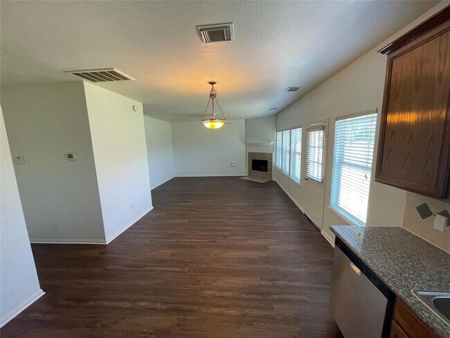 Building Photo - 2103 Weathersfield Trace Cir