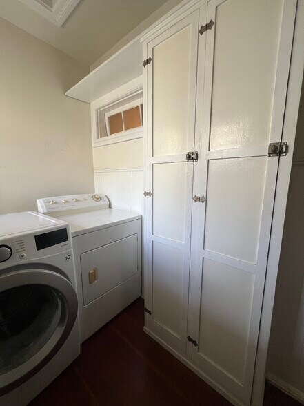 Building Photo - 502 1/2 N Heliotrope Dr