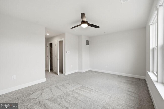 Building Photo - 211 Phoenix Dr