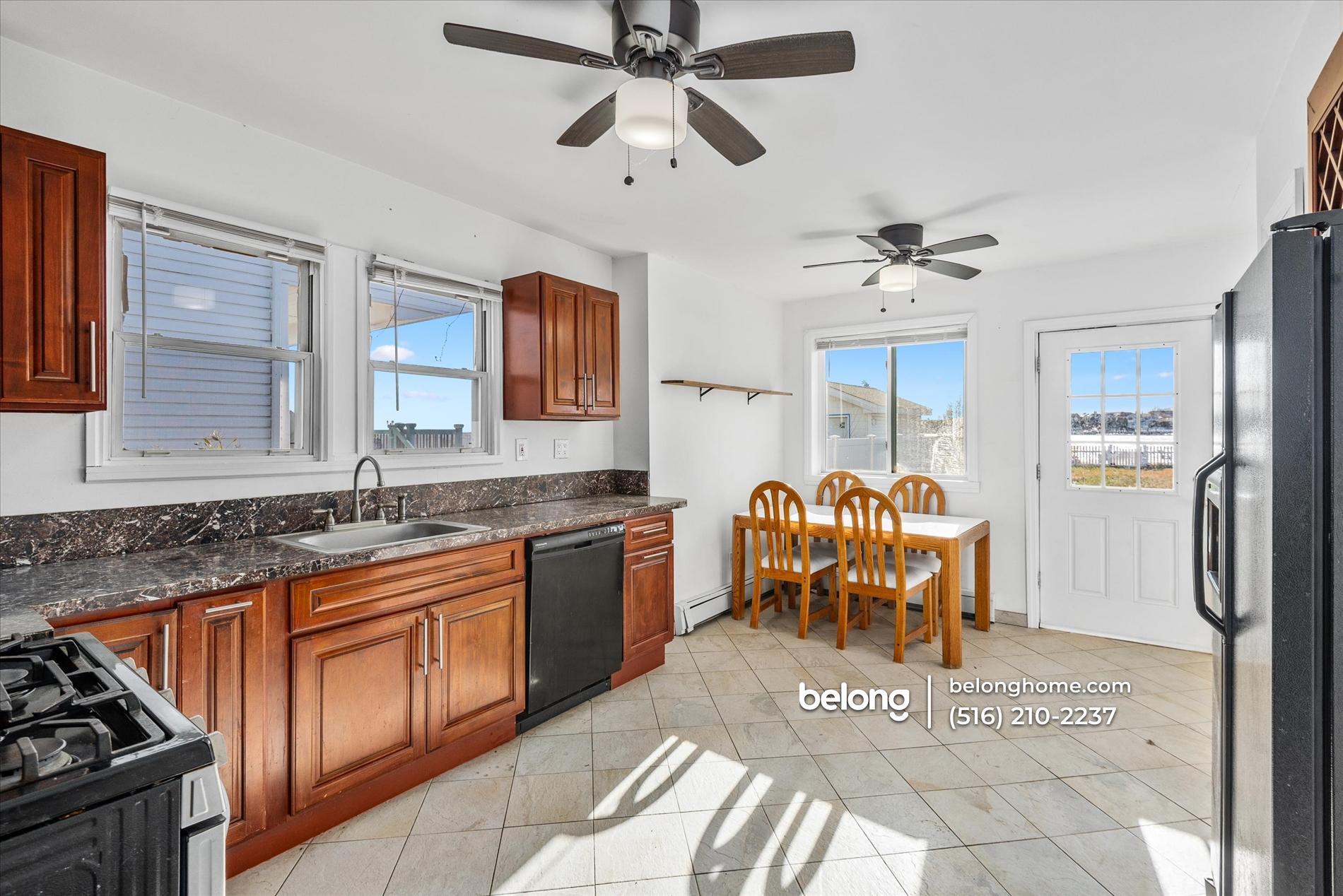 Building Photo - 2 Pirates Cove