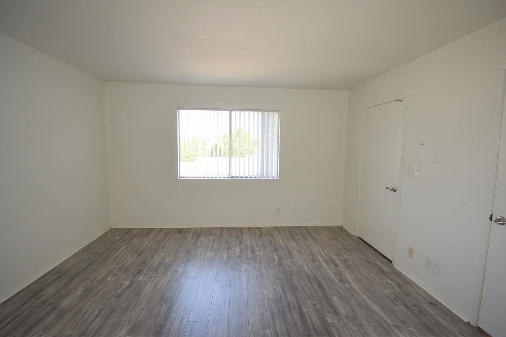 Building Photo - 6401 Riverton Ave
