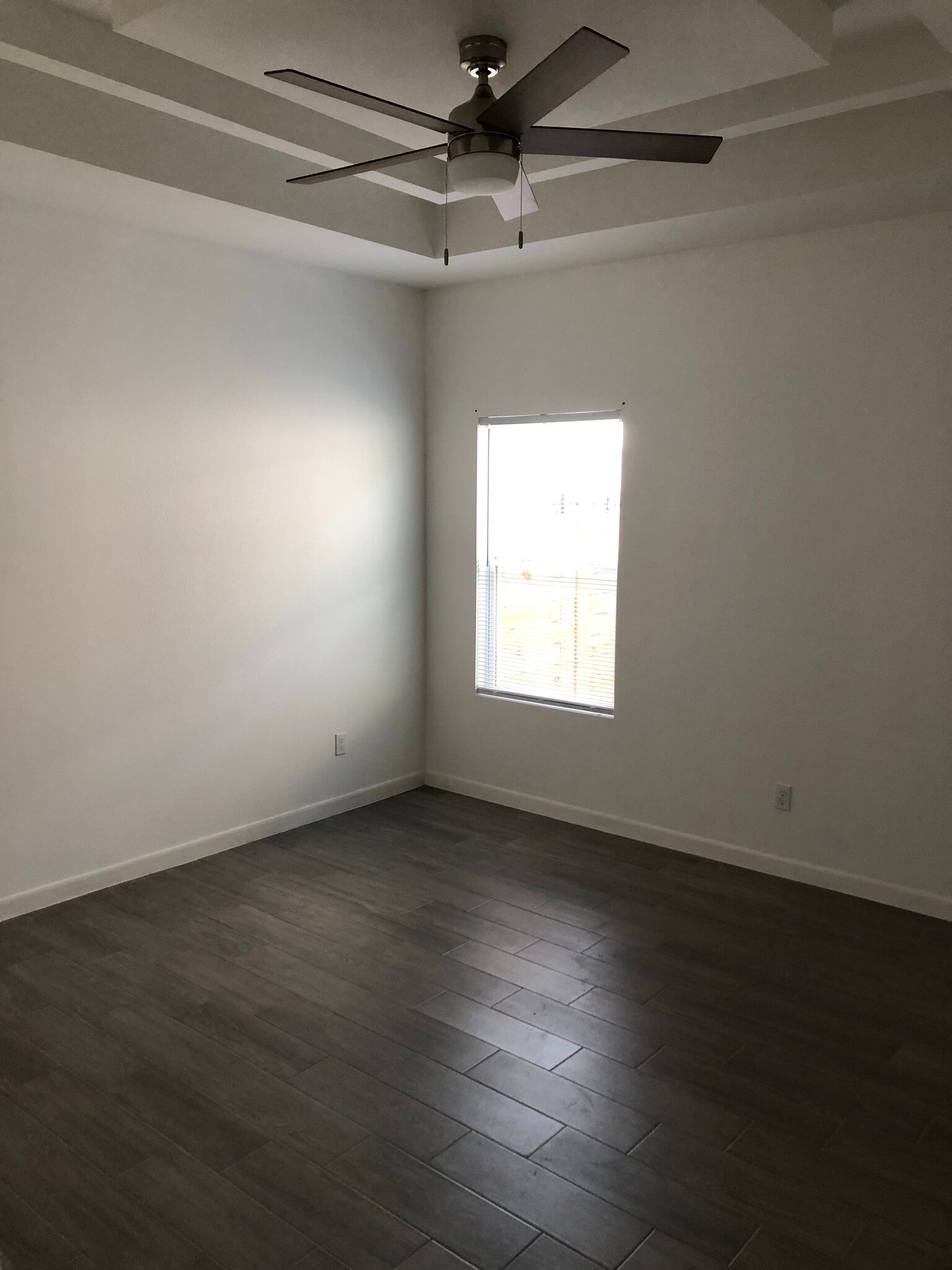 Building Photo - 706 W Carmel Ave