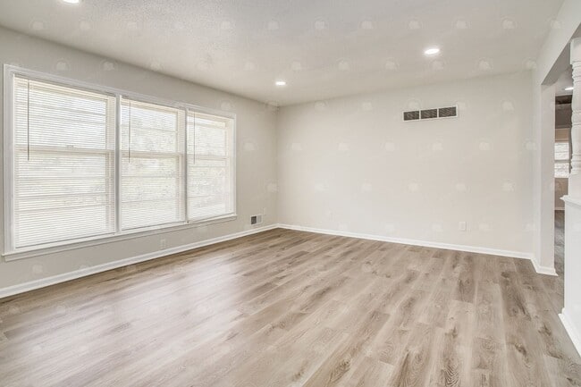 Building Photo - 8435 E 56th Terrace