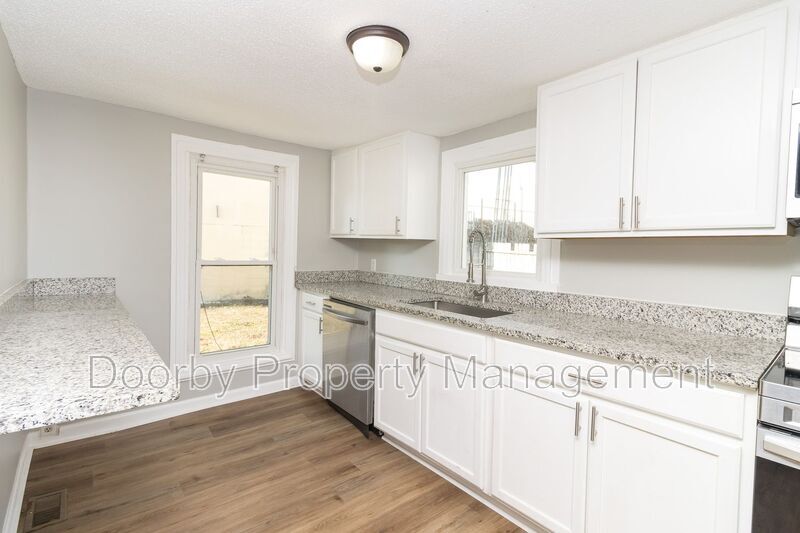 Building Photo - 103 Farris St NE