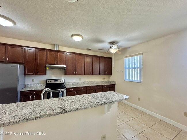 Building Photo - 181 Del Monte St NE