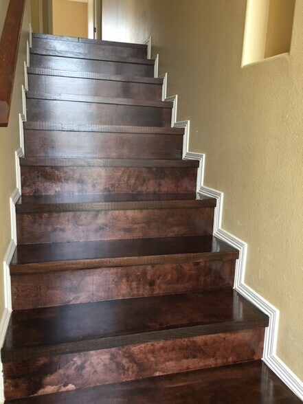 Building Photo - 1306 W Kiwi