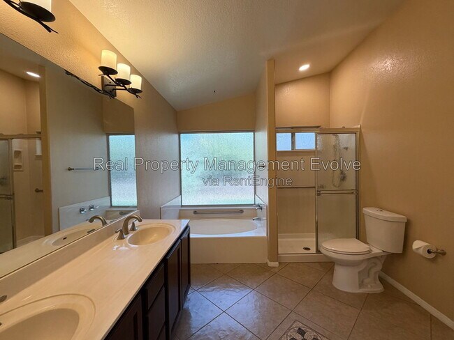 Building Photo - 7568 W Kerry Ln