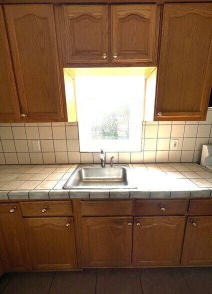 Kitchen-Sink - 2210 Las Flores Dr