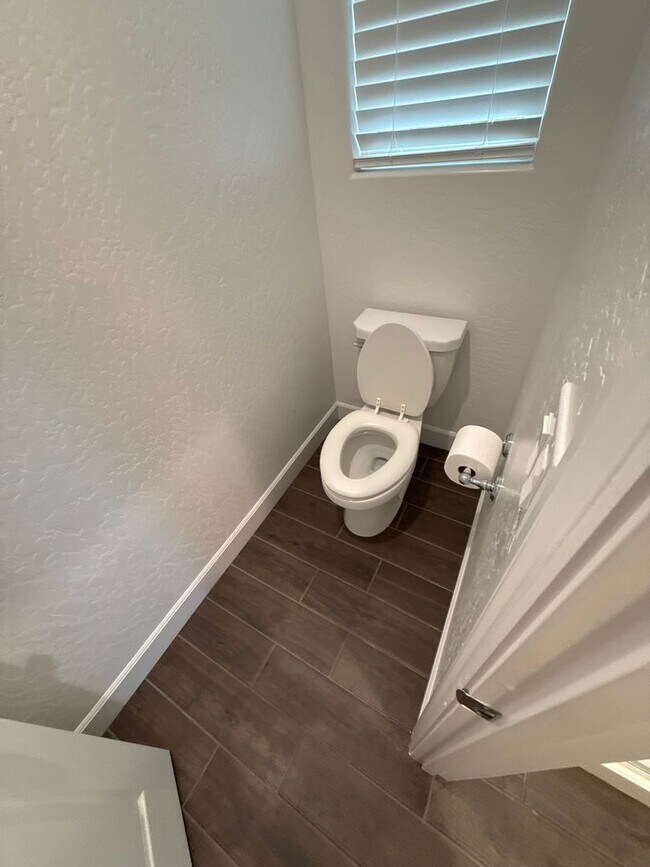 Building Photo - Stunning 4-Bedroom Family Home – Available Now!